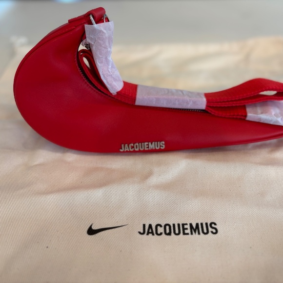 Nike x Jacquemus Swoosh Bag - Picture 4 of 5